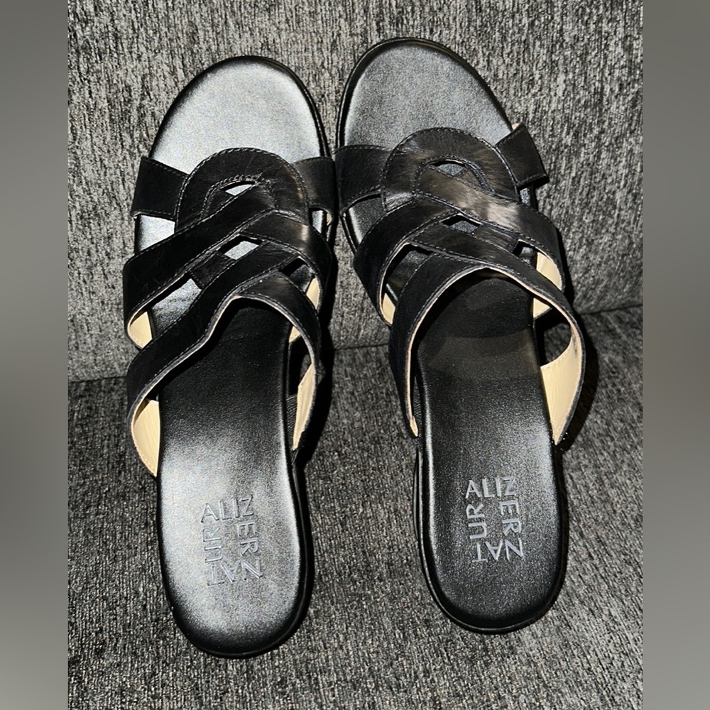 Naturalizer size 9. Great condition.